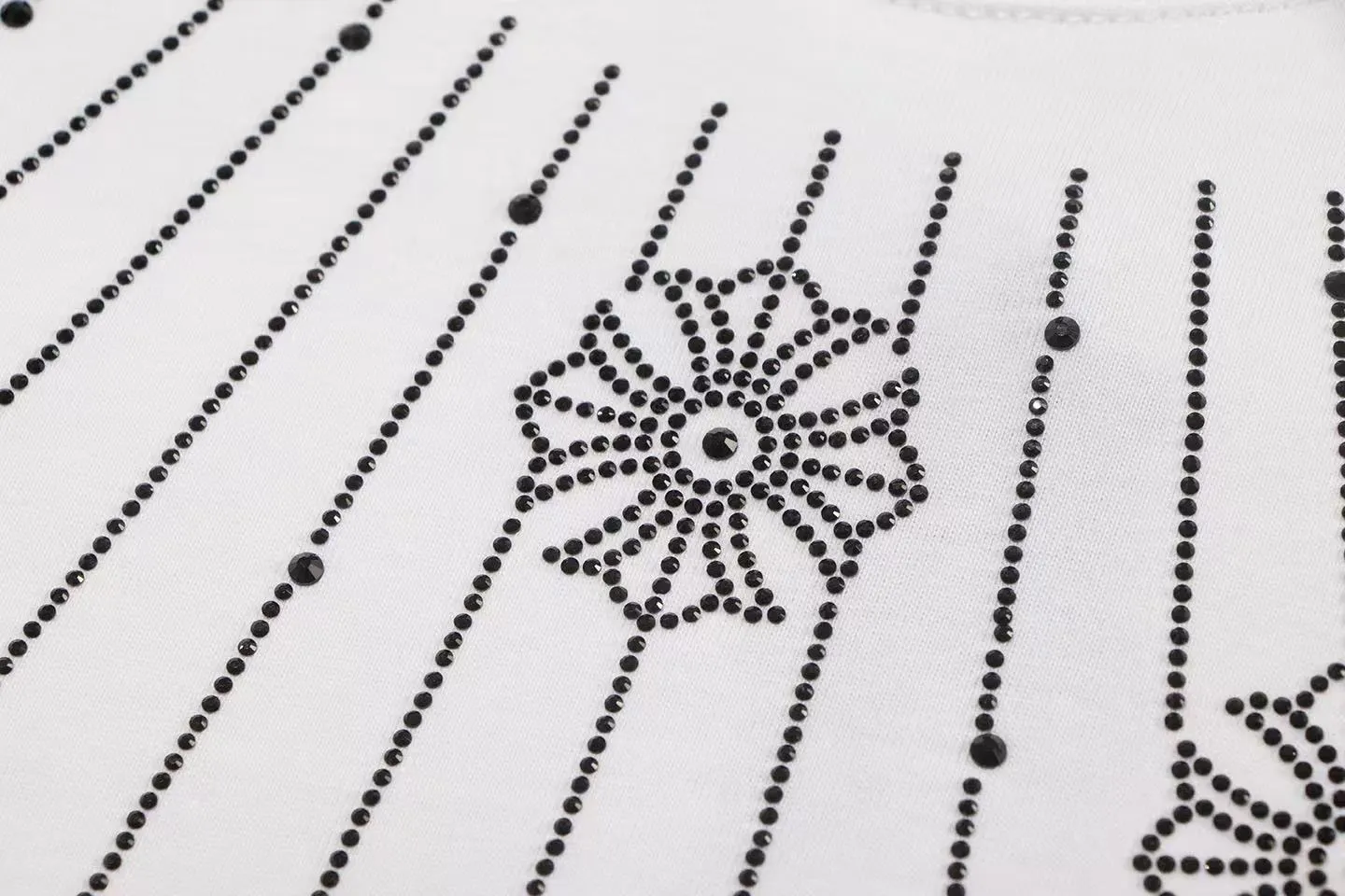 🅿️170 Style: 2025 new Croix heart hot diamond short-sleeved T-shirt Material: High version 300g double yarn combed cotton Size: S～XL Color: Black Style number: Z1002